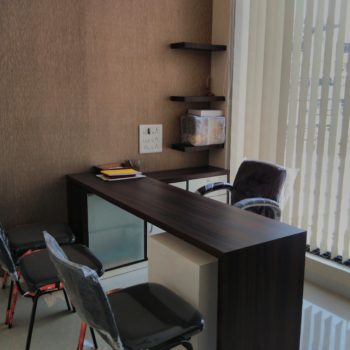 Genesis IVF Doctor consulting room img1